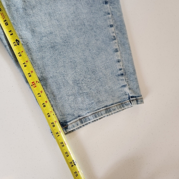 Penningtons Curvy Fit Denim Capri Light Wash Jeans d/C Plus Size 24 Stretch - Picture 10 of 11